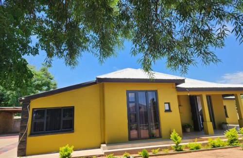 Vryburg House | Thee Agolo Guesthouse