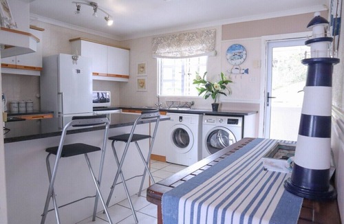 Umhlali Apartment | This apartment is a 3 bedroom(s), 2 bathrooms, located in Dolphin Coast, KwaZulu-Natal.