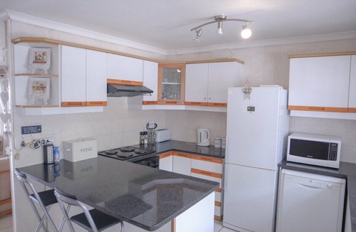 Umhlali Apartment | This apartment is a 3 bedroom(s), 2 bathrooms, located in Dolphin Coast, KwaZulu-Natal.