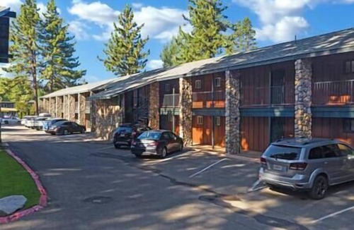 Lakeside Park House | This Spacious 2 Bedroom 1 Bath Townhouse in South Lake Tahoe Sleeps 6
