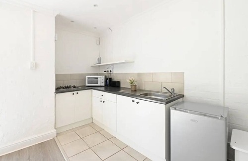 Newlands Villa | THISTLE HOUSE, FERNWOOD ESTATE , NEWLANDS CAPE TOWN
