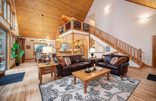 Arnold House | Three Bears Den is a spacious retreat that's just right!