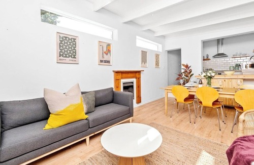 Newlands House | Three bedroom House in Newlands