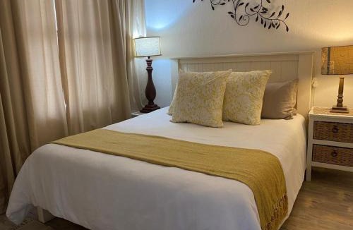 Hermanus Apartment | Tide and Whale Tail