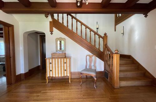 San Jose House | Timeless Tudor w/Game Room, Pool Table & Hot Tub