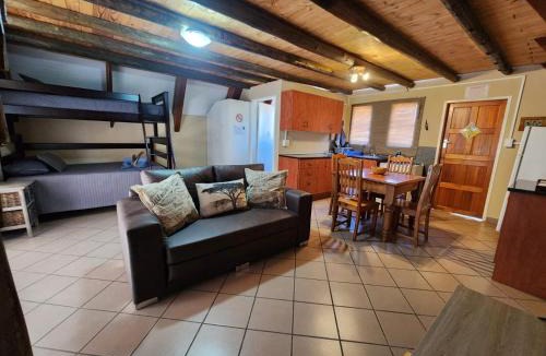 Buffelspoort Ski Chalet | Tonquani Bush Chalet