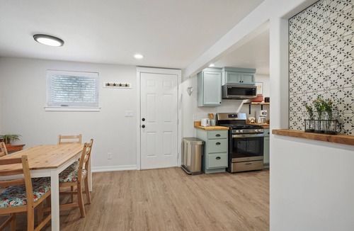 Larkspur House | Top 5% - Finnish Sauna - Near Old Mill - No Pets - Fully Remodeled - Quiet