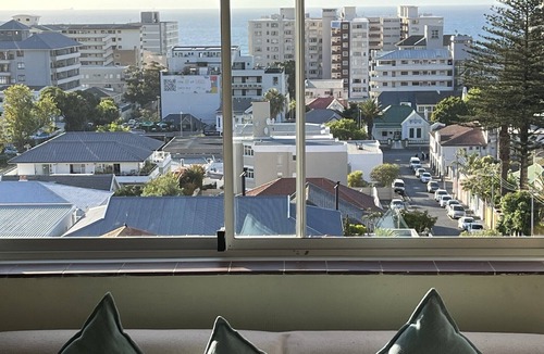 Sea Point Apartment | Top Corner Apartment With Views To Robben Island and a corner of Table Mountain