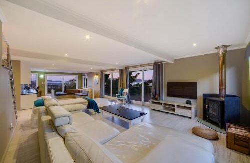 Old Place House | Top Decks Knysna S/C - Lovely Ocean Views!