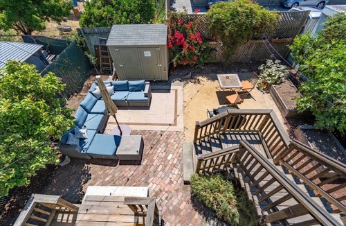 Emeryville Apartment | Top floor duplex with garden-patio.