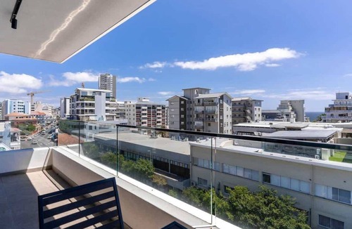 Cape Town Apartment | Topaz Views - Luxury Apt in Sea Point with views
