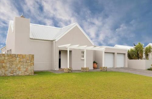 George House | Trafford Cottage on Kingswood Golf Estate