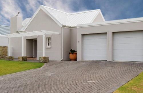 George House | Trafford Cottage on Kingswood Golf Estate