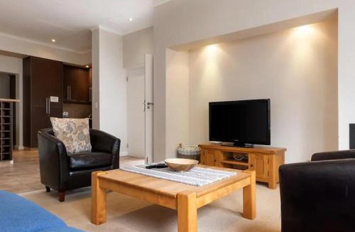 George House | Trafford Cottage on Kingswood Golf Estate