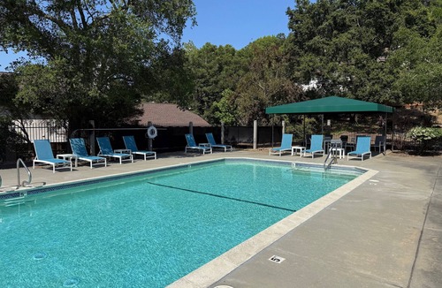San Rafael Condo | Tranquil 1-bedroom condo with AC, pool and hot tub on a quiet hillside