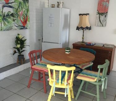 Kidd's Beach Apartment | Tranquil and Spacious Flat and Sound of the Ocean
