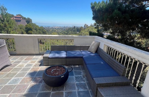 Burlingame Hills House | Tranquil Big and Bright 3-bedroom Burlingame Hills Bay View Home