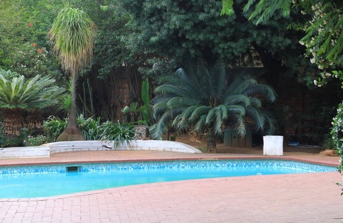Greater Johannesburg Metropolitan Area Condo | Tranquil condo with pool & braai area in vibrant Randburg