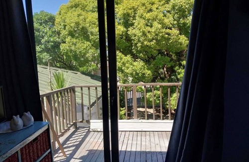 Kuils River Apartment | Tranquil Escape 1 Bedroom in Kuils River with WiFi & parking, 23km from Airport
