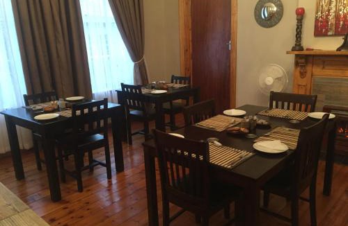 Komani Bed & Breakfast | Tranquil House B&B @ 1 College Ave