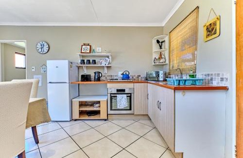 Germiston Apartment | Tranquil, large 1 bedroom garden cottage, 12 mins from OR Tambo International with backup water