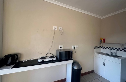 Parow North Apartment | Tranquil Pool Side Apartment