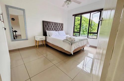 Meer En See Apartment | Tranquil Shores Modern 1BR WiFi Pool Beach
