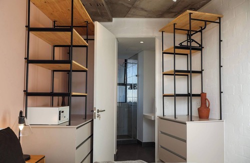Three Anchor Bay Apartment | Tranquil Two Bedroom Apartments