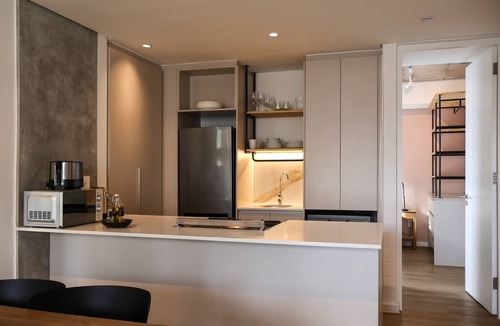 Three Anchor Bay Apartment | Tranquil Two Bedroom Apartments