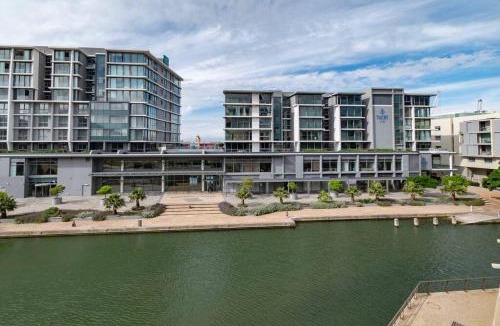 Victoria and Alfred Waterfront Apartment | Tranquil Waterfront Escape
