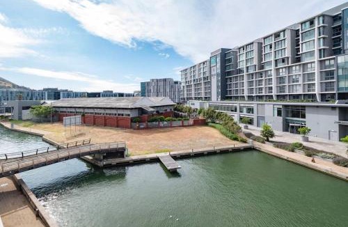 Victoria and Alfred Waterfront Apartment | Tranquil Waterfront Escape