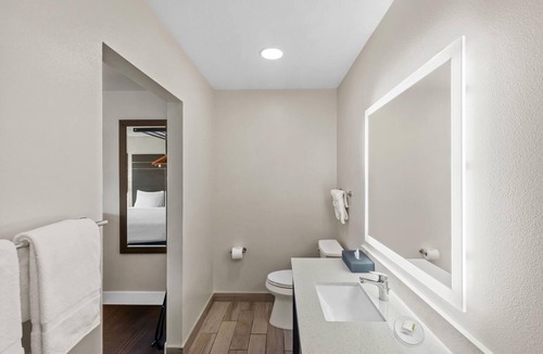 Santa Rosa Hotel | Travelodge by Wyndham Santa Rosa Wine Country