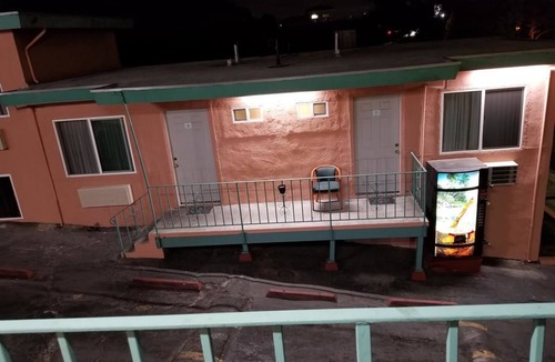 Oakland Hotel | Travis Lodge Motel 16