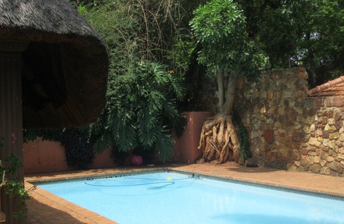 Muckleneuk House | TreeTops & Treats Guest House