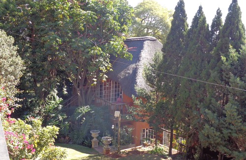 Muckleneuk House | TreeTops & Treats Guest House