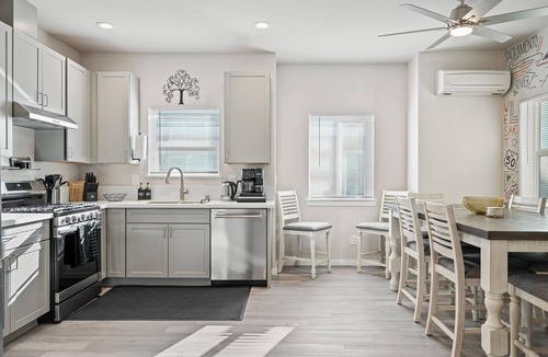 Boulevard Park House | Trendy Escape in the Heart of Sacramento!