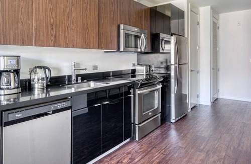 The Villas Apartment | Trendy Santana Row Studio w/ Gym & Pool, 10 mins to Google, by Blueground