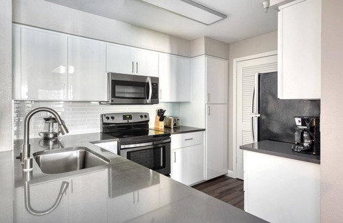 Sunnyvale Apartment | Trendy Sunnyvale 2BR w/Gym, Pool & BBQ, walk to Apple, by Blueground