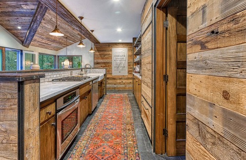 Tahoe City House | Truckee River House | Sleeps 10 | Min to Palisades