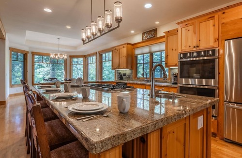 Truckee House | Truckee Shuttle Home w/Creekside Views