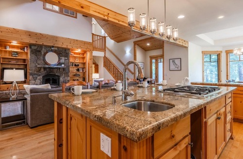 Truckee House | Truckee Shuttle Home w/Creekside Views