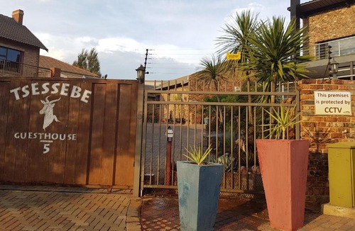 Langenhoven Park Bed & Breakfast | Tsessebe Guesthouse