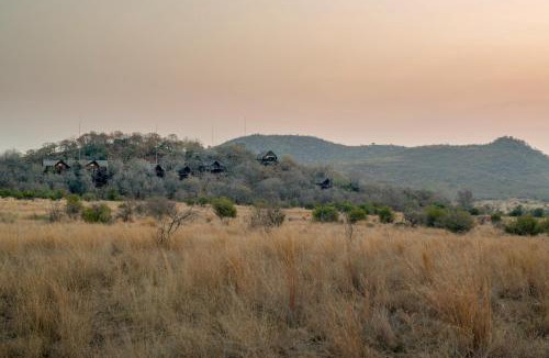 Pilanesberg National Park Cabin | Tshukudu Bush Lodge