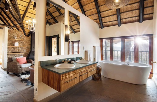 Pilanesberg National Park Cabin | Tshukudu Bush Lodge