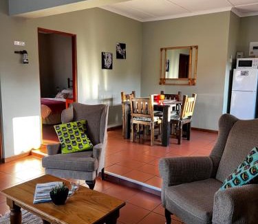 Oudtshoorn Apartment | Tuinhuis