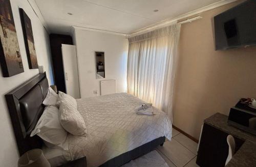 Brandwag House | Tukha Guesthouse