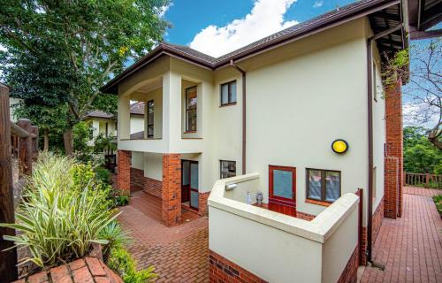 Pennington House | Turnberry House T16 - Selborne Golf Estate