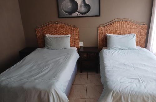 Emalahleni House | Tushiya guest lodge witbank