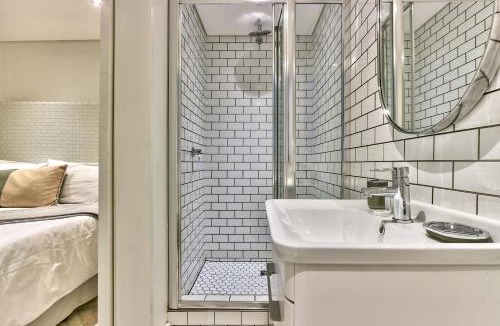 Cape Town City Centre Apartment | Tuynhuys Studio 201