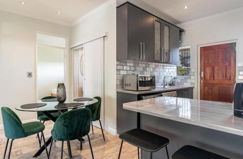 Gordons Bay Central Apartment | Tweede Boom